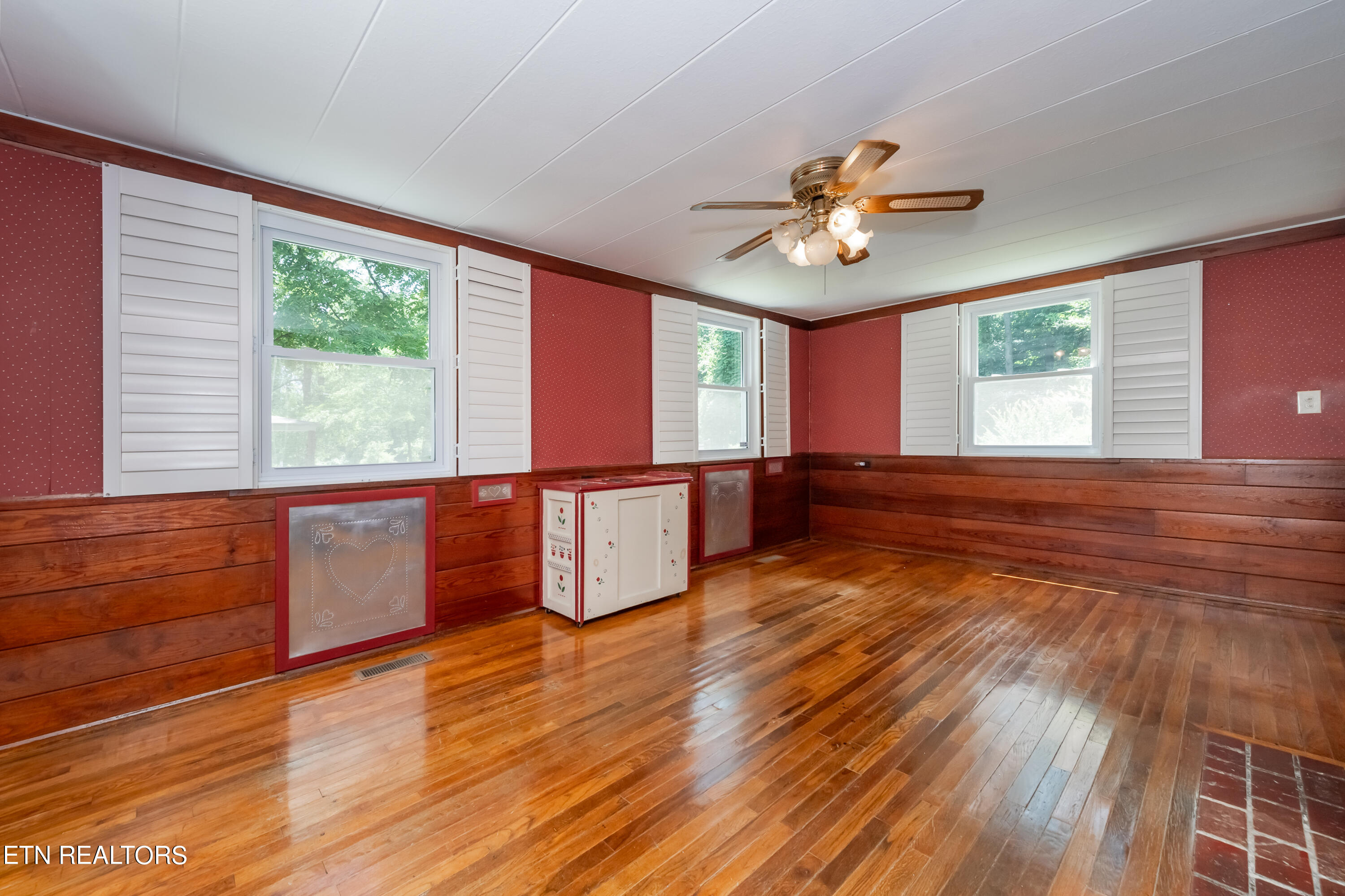 147 Orchard Road Norris, TN 37828 - Photo 14 of 41 HOB_2195-Edit
