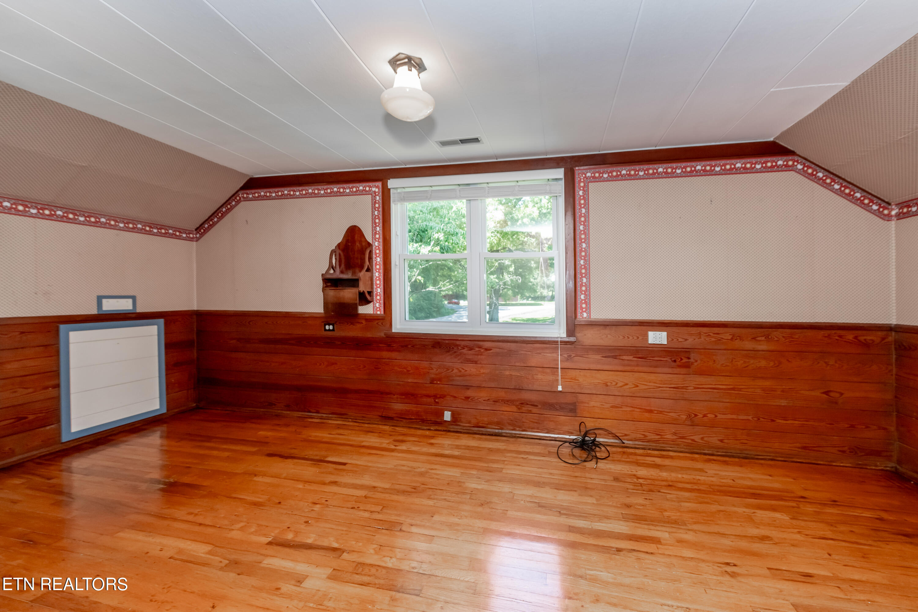 147 Orchard Road Norris, TN 37828 - Photo 27 of 41 HOB_2215-Edit