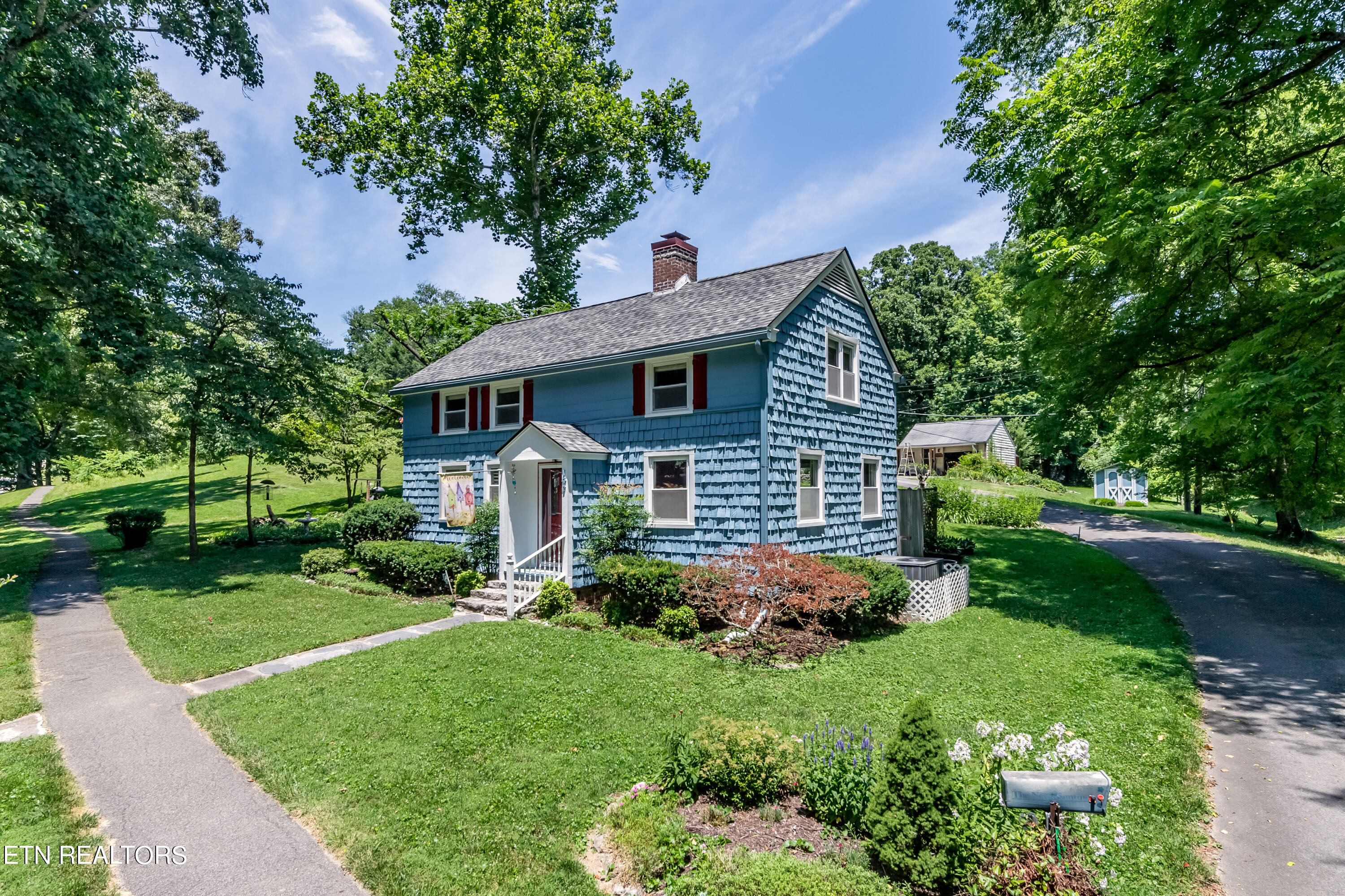 147 Orchard Road Norris, TN 37828 - Photo 3 of 41 HOB_2136-Edit