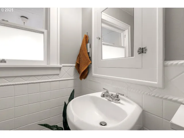 $499,900 | 7024 North Congress Avenue, Portland, OR 97217