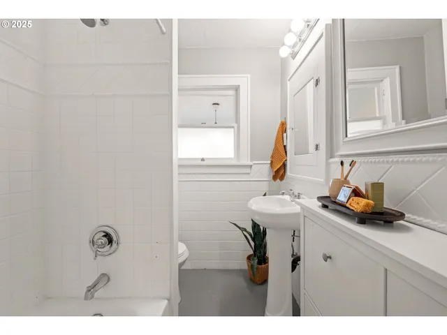 $499,900 | 7024 North Congress Avenue, Portland, OR 97217