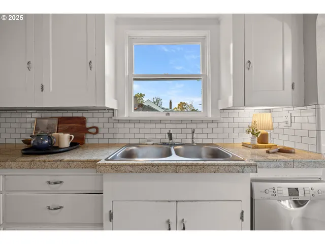 $499,900 | 7024 North Congress Avenue, Portland, OR 97217