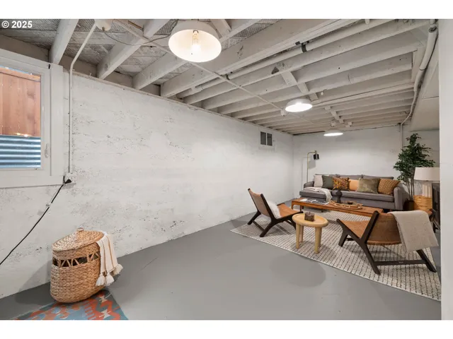 $499,900 | 7024 North Congress Avenue, Portland, OR 97217