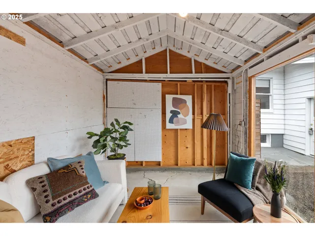 $499,900 | 7024 North Congress Avenue, Portland, OR 97217