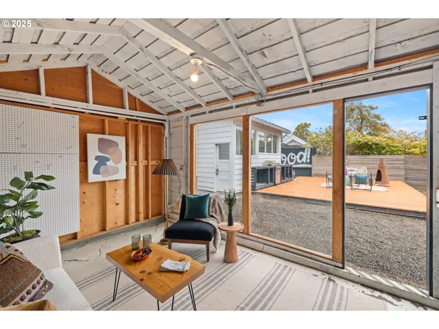 $499,900 | 7024 North Congress Avenue, Portland, OR 97217