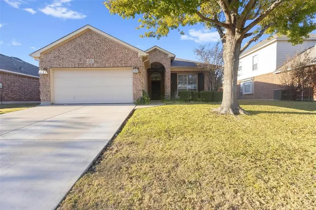 $2,400 | 832 Pebble Creek Drive, Burleson, TX 76028
