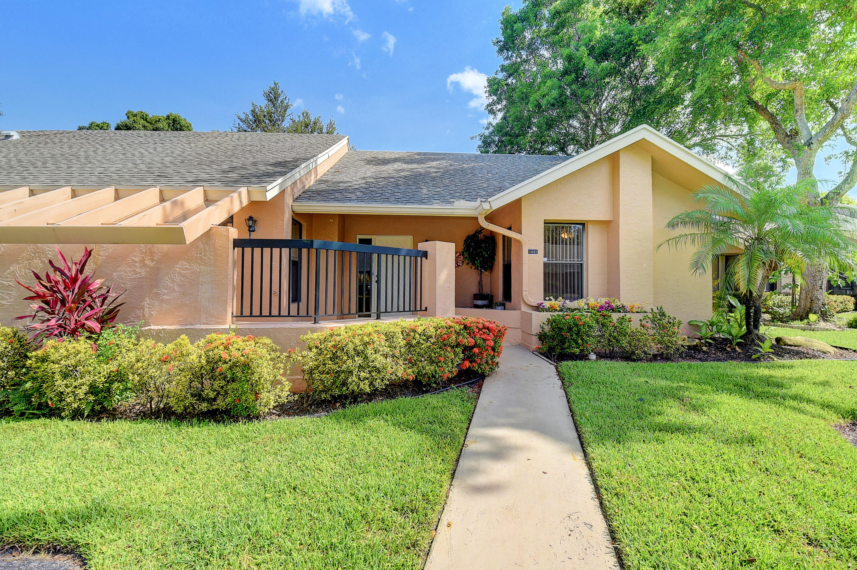 10952 Lake Front Place Boca Raton, FL 33498 - Photo 1 of 42 01_dsc_9547_48_49_50_51