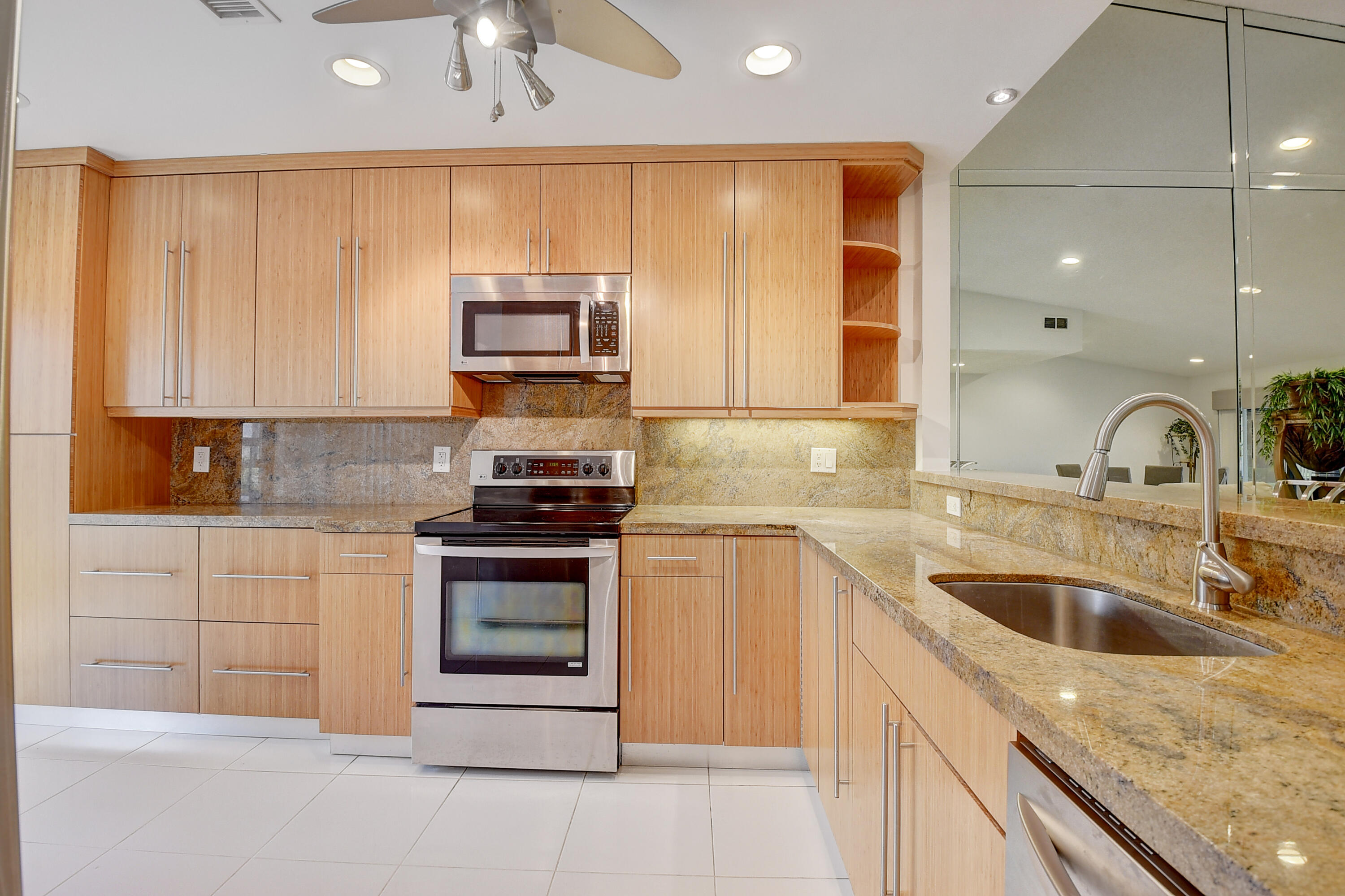 10952 Lake Front Place Boca Raton, FL 33498 - Photo 12 of 42 12_dsc_9437_38_39_40_41