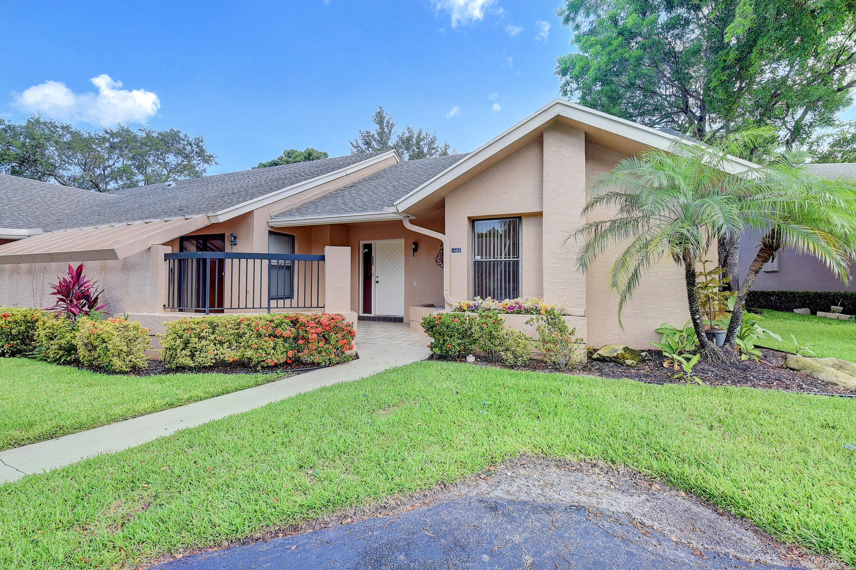 10952 Lake Front Place Boca Raton, FL 33498 - Photo 2 of 42 02_dsc_9552_3_4_5_6