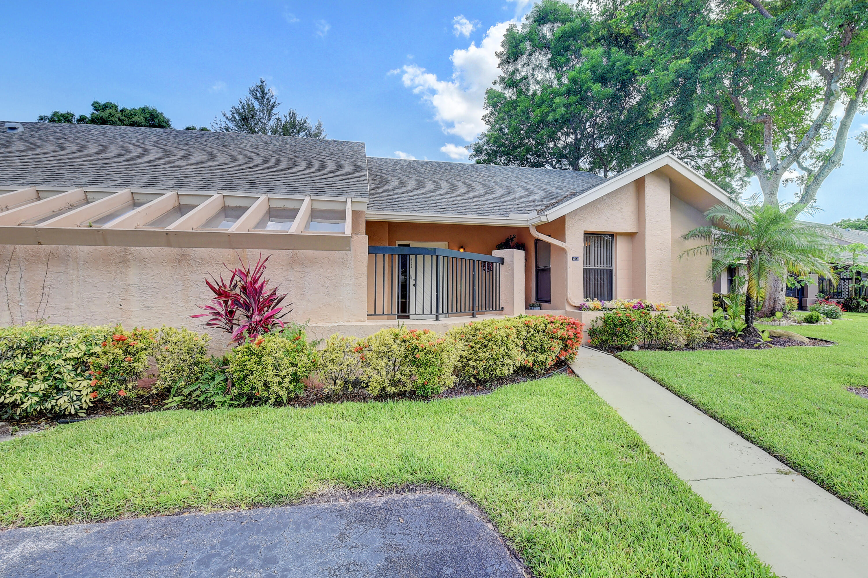 10952 Lake Front Place Boca Raton, FL 33498 - Photo 3 of 42 03_dsc_9557_58_59_60_61