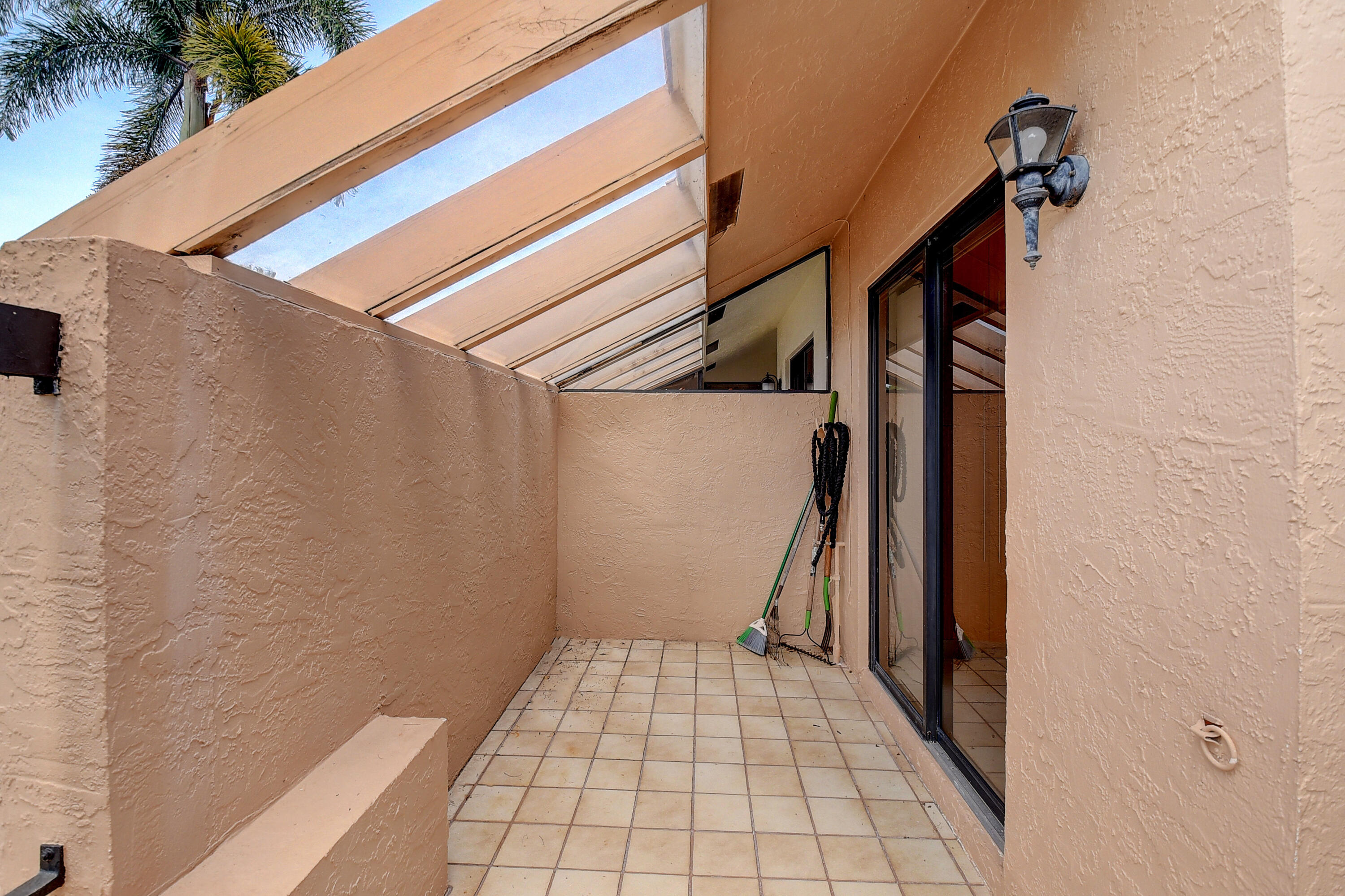 10952 Lake Front Place Boca Raton, FL 33498 - Photo 4 of 42 04_dsc_9397_398_399_400_401