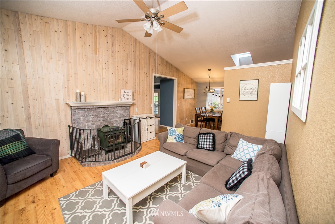 323 167th Place Southeast Bothell, WA 98012 - Photo 5 of 20 Gallery Image 5