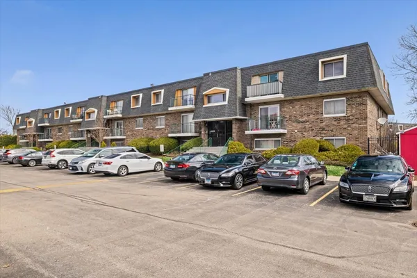 $1,975 | 3223 West Parkway Drive, Unit 3A, Northbrook, IL 60062