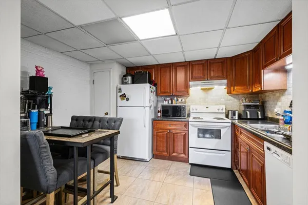 $1,975 | 3223 West Parkway Drive, Unit 3A, Northbrook, IL 60062