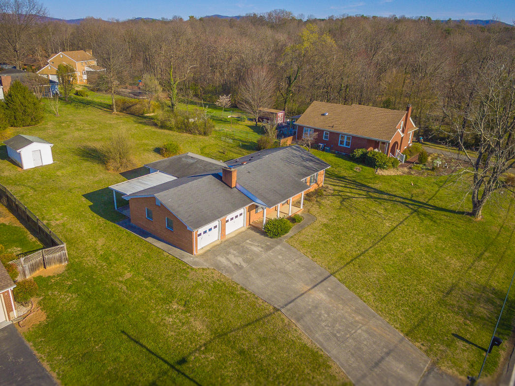 1710 Deyerle Road Southwest Roanoke, VA 24018 - Photo 24 of 27 IMG_6809