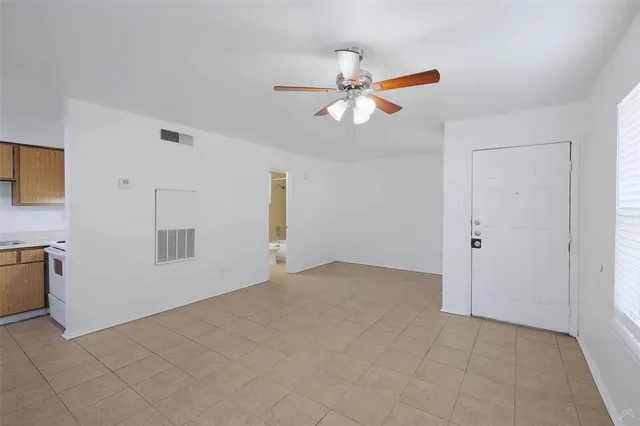 $869 | 2323 Wells Branch Parkway, Unit F104, Austin, TX 78728