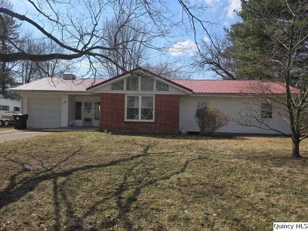 a view of a house with backyard
