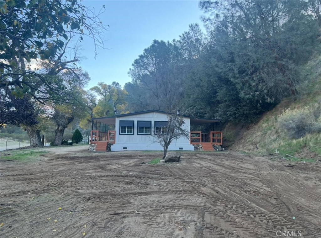 18266 Caliente Creek Road Caliente, CA 93518 - Photo 18 of 38 a view of a backyard with large trees