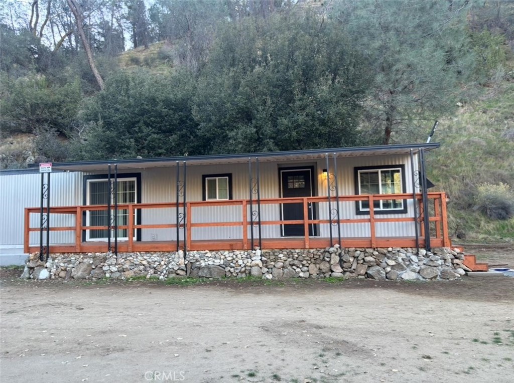 18266 Caliente Creek Road Caliente, CA 93518 - Photo 26 of 38 front view of a house with a dry yard