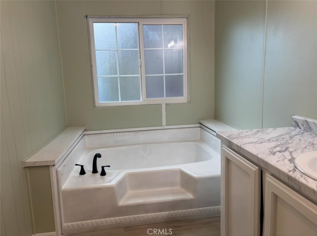 18266 Caliente Creek Road Caliente, CA 93518 - Photo 8 of 38 a bathroom with a bathtub and sink