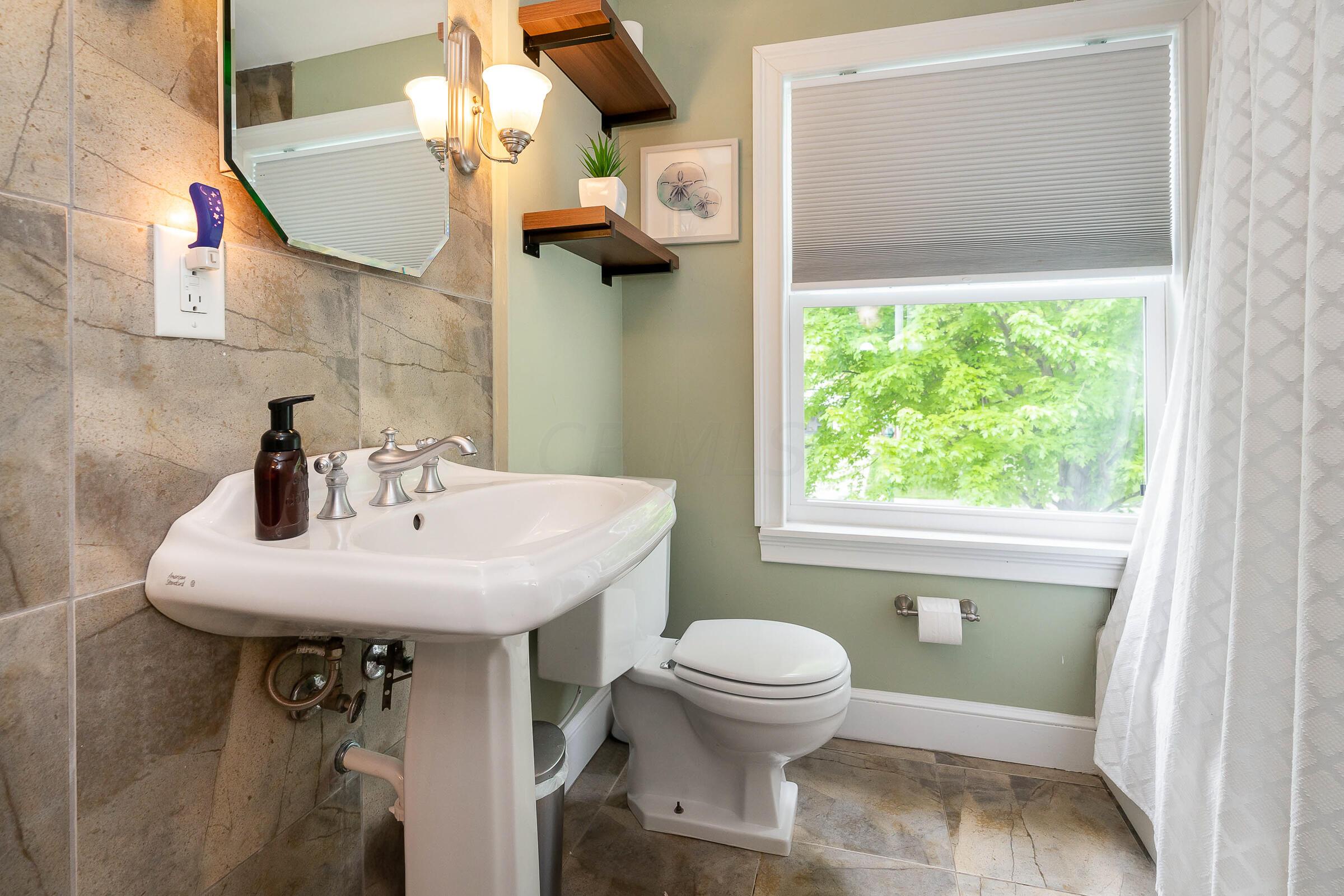 1653 Guilford Road Columbus, OH 43221 - Photo 27 of 43 Guilford Guest Full bath