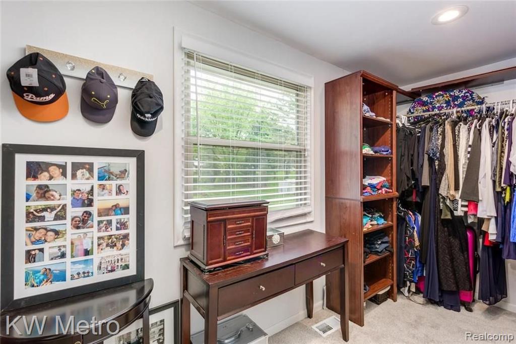 801 Bridgestone Drive Rochester Hills, MI 48309 - Photo 19 of 29