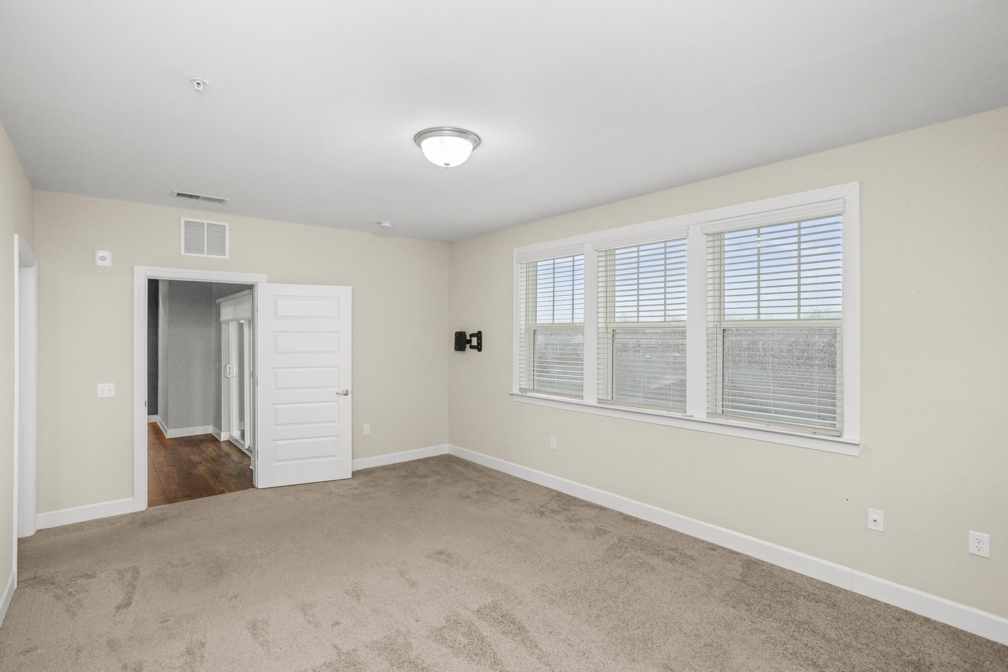 141 Saundersville Road, Unit 1402 Hendersonville, TN 37075 - Photo 15 of 60 an empty room with windows