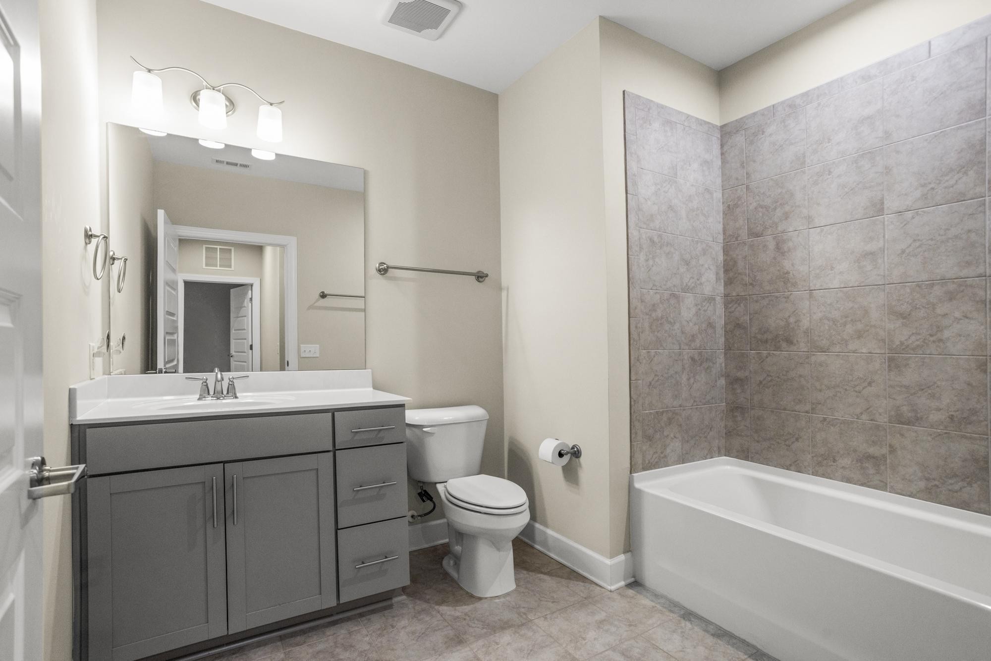 141 Saundersville Road, Unit 1402 Hendersonville, TN 37075 - Photo 25 of 60 a bathroom with a toilet a sink and a bathtub
