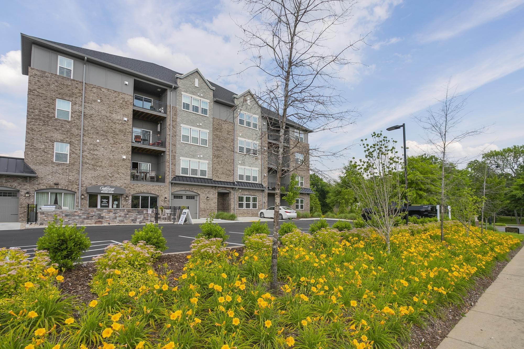 141 Saundersville Road, Unit 1402 Hendersonville, TN 37075 - Photo 58 of 60 a view of a building with garden and sitting area