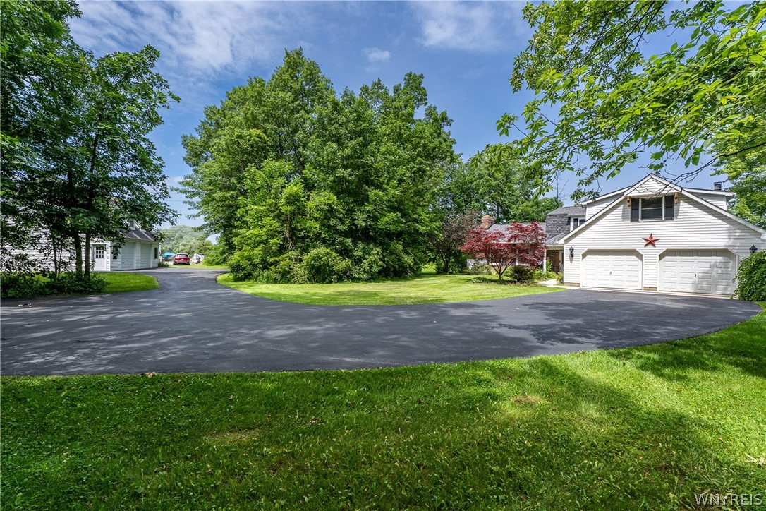 629 Lake Road Porter, NY 14174 - Photo 7 of 49 Driveway to attached gargae