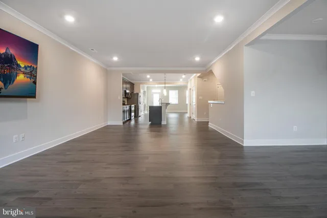 a view of empty room with window