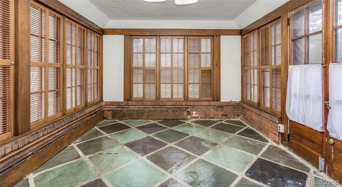 19505 Canterbury Road Detroit, MI 48221 - Photo 4 of 32 Canterbury Rd Detroit MI 48221-large-022-26-19505 Canterbury Road-1500x1000-72dpi.jpg
