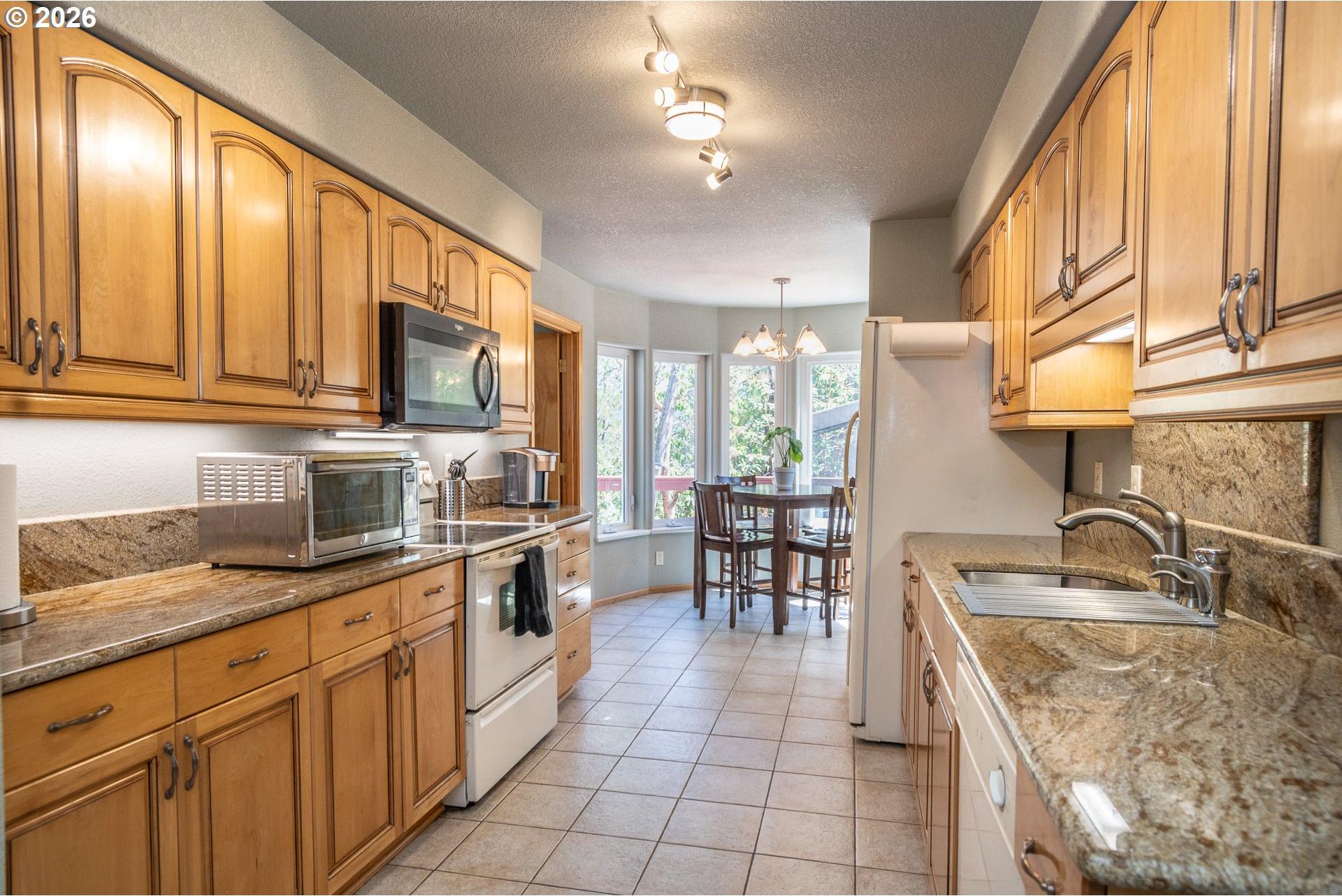 1265 Evergreen Ridge Road Riddle, OR 97469 - Photo 11 of 47 Gallery Image 11