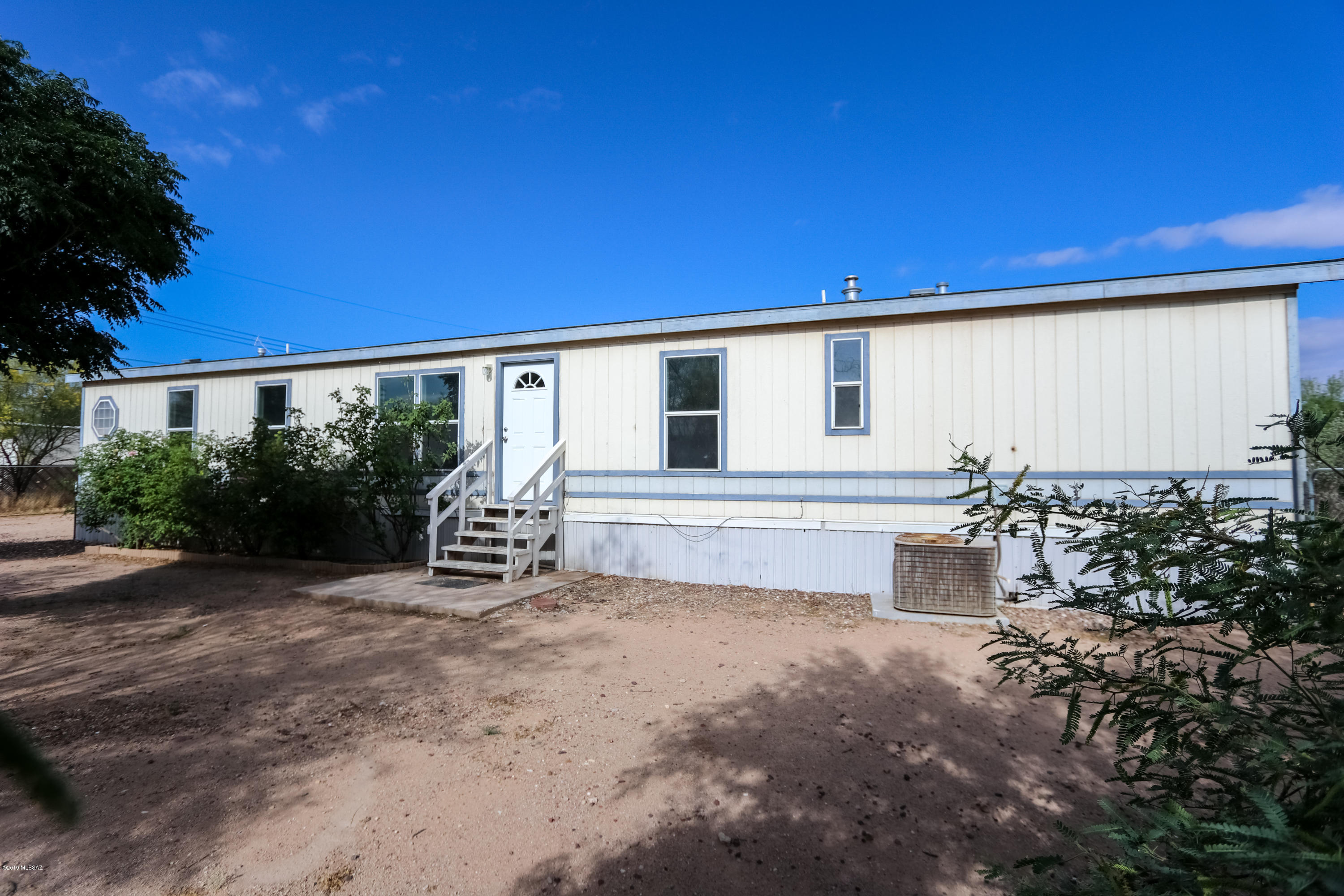 2631 West Mossman Road Tucson, AZ 85746 - Photo 2 of 31 Gallery Image 2