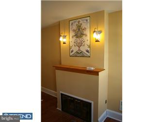 414 Tree Street Philadelphia, PA 19148 - Photo 3 of 9 Living Room