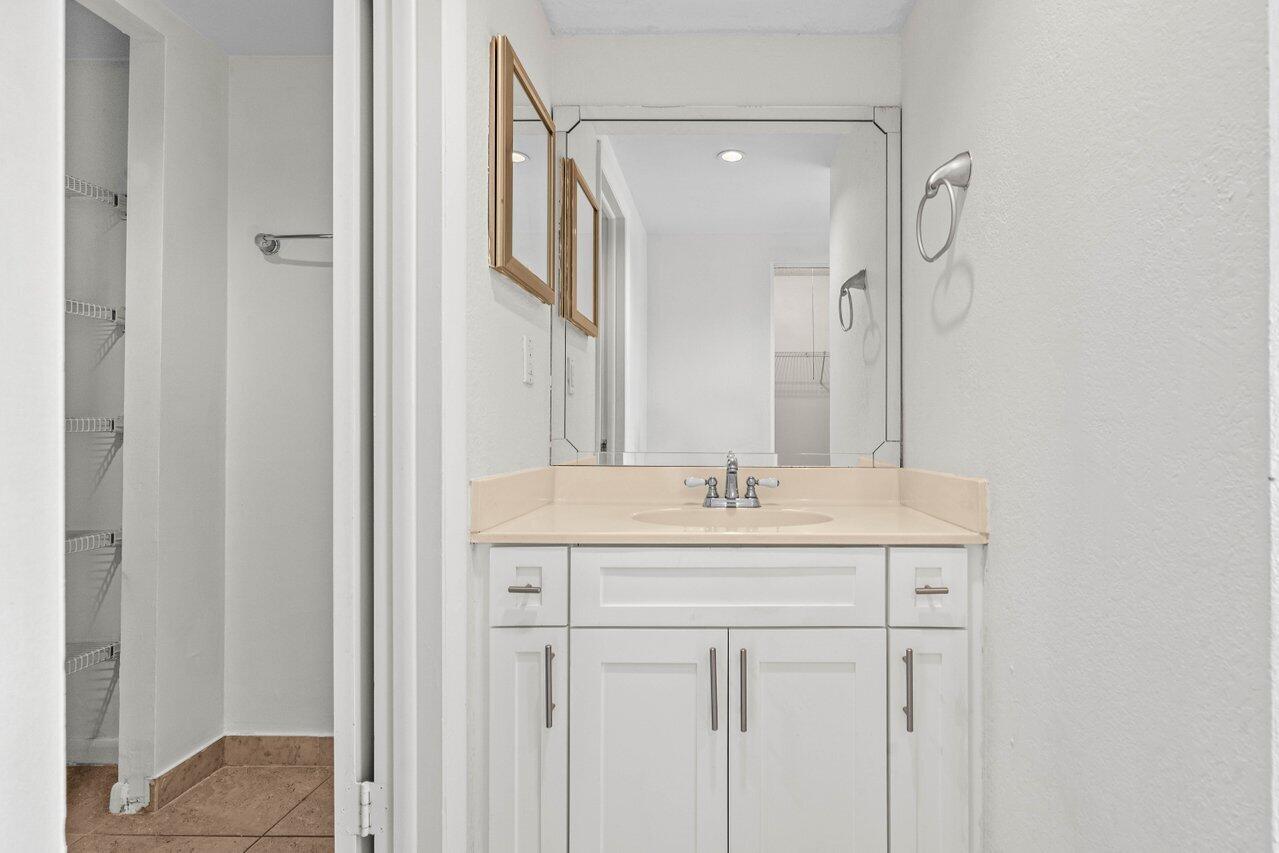 12 Royal Palm Way, Unit 405 Boca Raton, FL 33432 - Photo 17 of 29 015-12RoyalPalmWay-405-BocaRaton-FL-3343