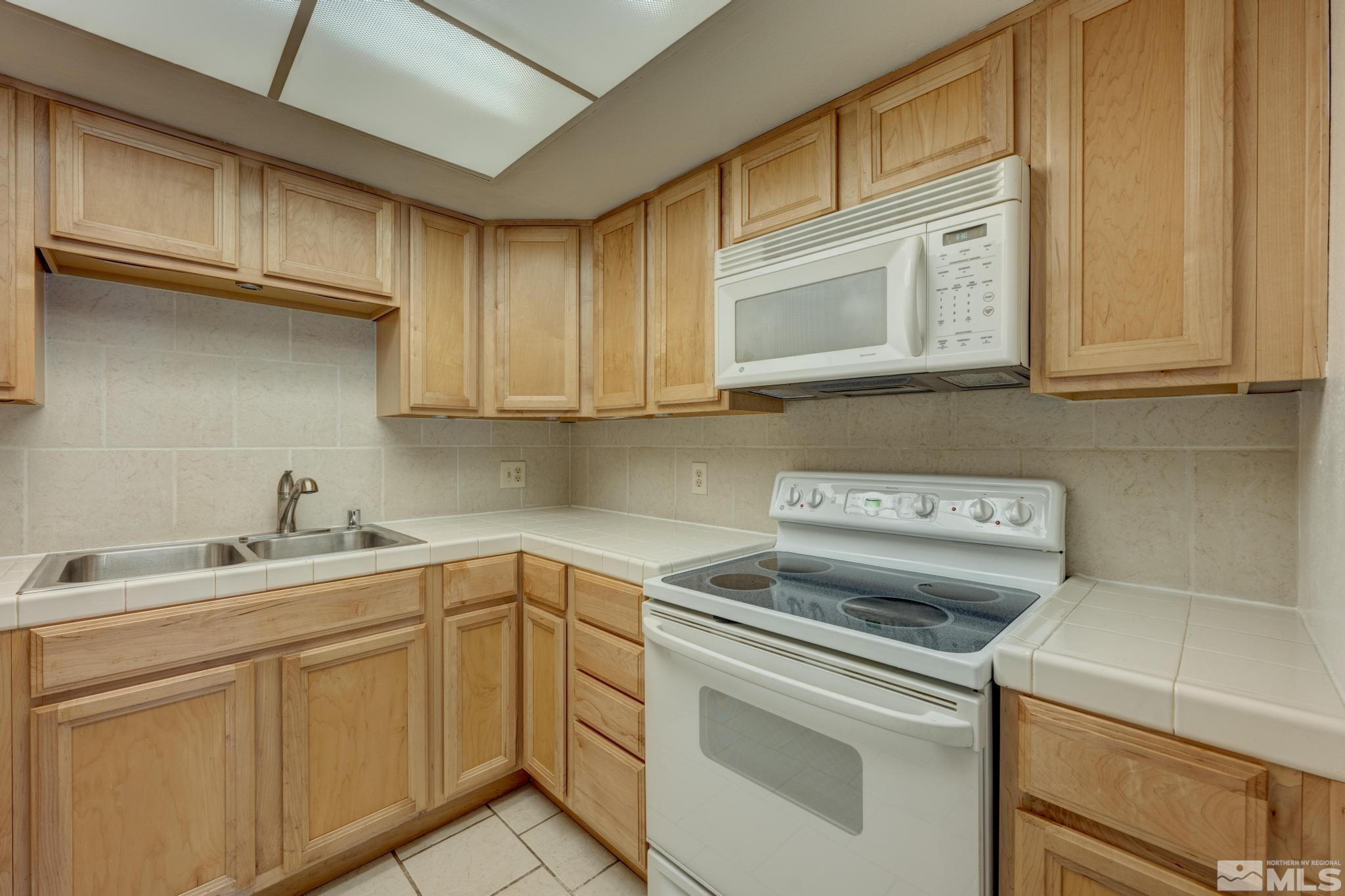 141 Vista Rafael Parkway Reno, NV 89503 - Photo 9 of 30 Photo 9