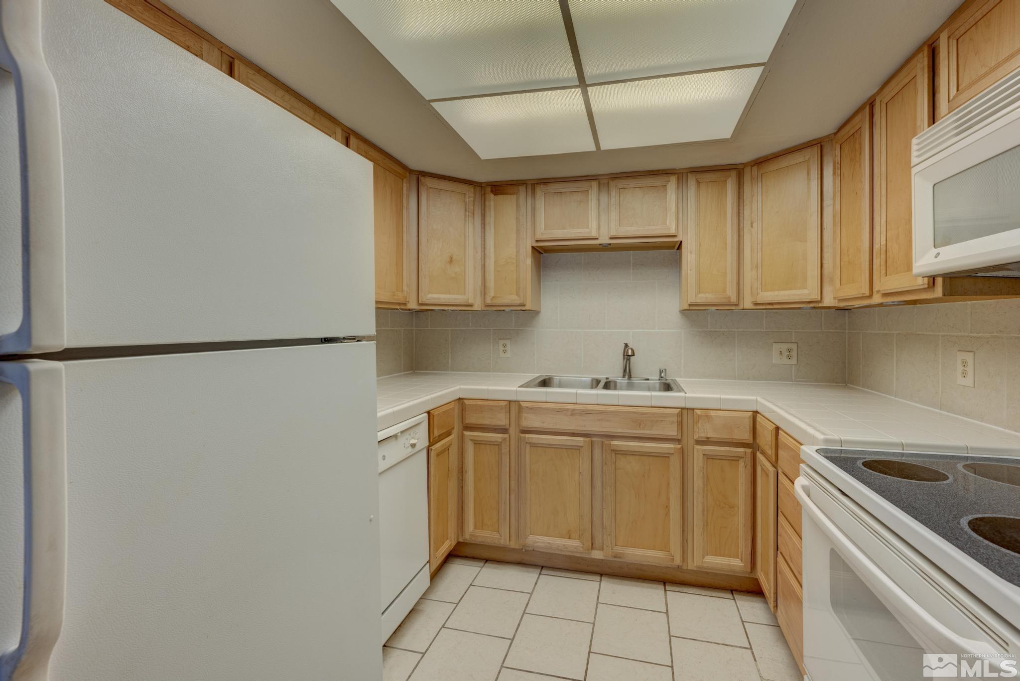 141 Vista Rafael Parkway Reno, NV 89503 - Photo 10 of 30 Photo 10