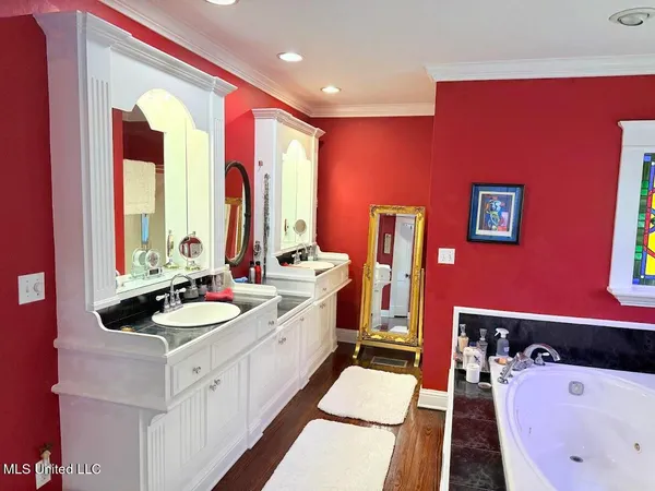 $649,900 | 521 Holland Avenue, Philadelphia, MS 39350