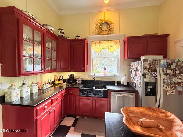 $649,900 | 521 Holland Avenue, Philadelphia, MS 39350