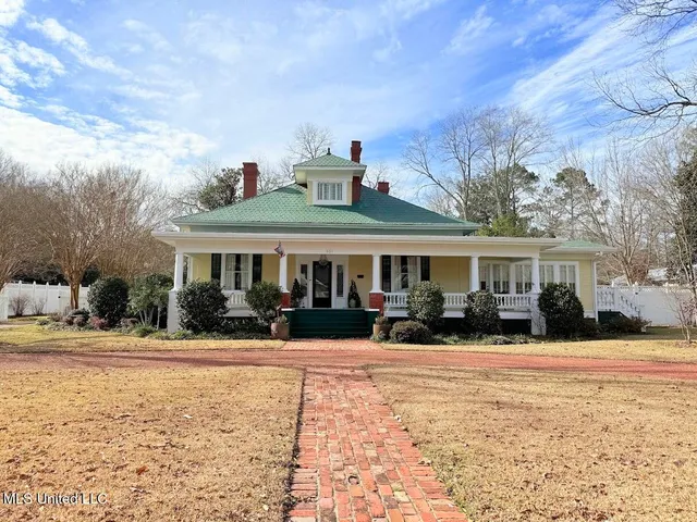 $649,900 | 521 Holland Avenue, Philadelphia, MS 39350