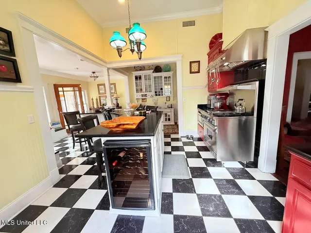 $649,900 | 521 Holland Avenue, Philadelphia, MS 39350