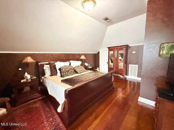 $649,900 | 521 Holland Avenue, Philadelphia, MS 39350