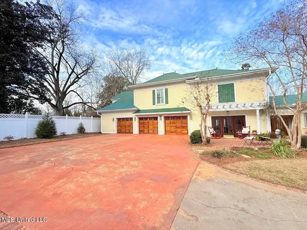 $649,900 | 521 Holland Avenue, Philadelphia, MS 39350