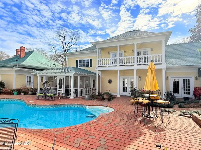 $649,900 | 521 Holland Avenue, Philadelphia, MS 39350