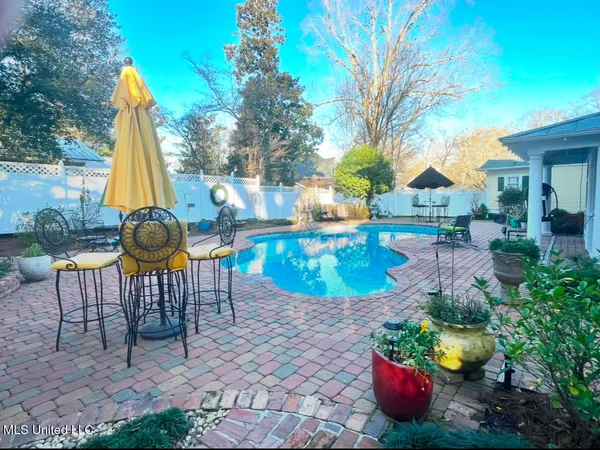 $649,900 | 521 Holland Avenue, Philadelphia, MS 39350