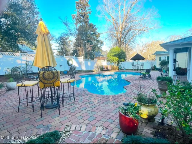 $649,900 | 521 Holland Avenue, Philadelphia, MS 39350