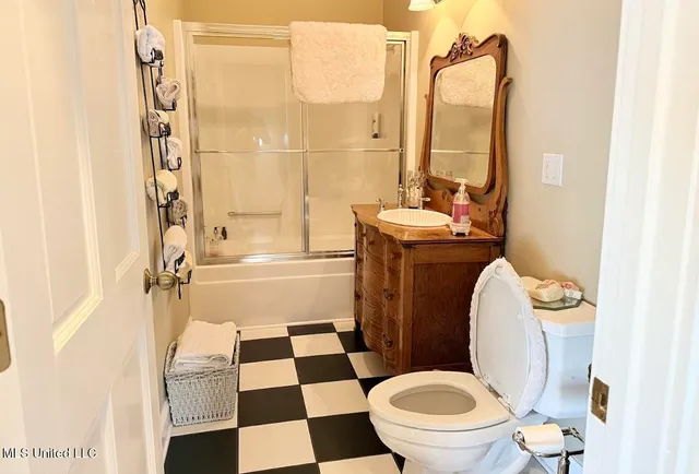 $649,900 | 521 Holland Avenue, Philadelphia, MS 39350