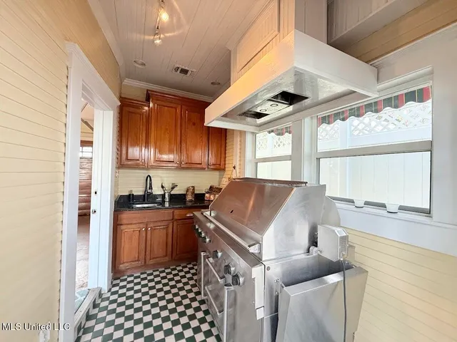 $649,900 | 521 Holland Avenue, Philadelphia, MS 39350