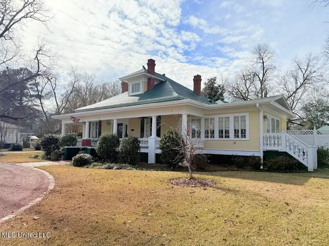 $649,900 | 521 Holland Avenue, Philadelphia, MS 39350